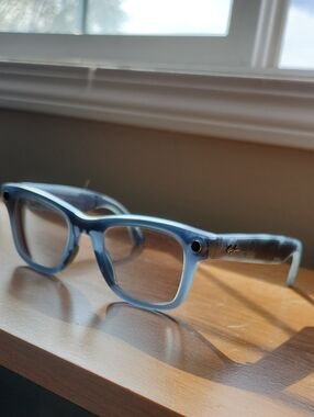 Ray-Ban Wayfarer Meta AI Glasses - RARE Blue Jeans Color